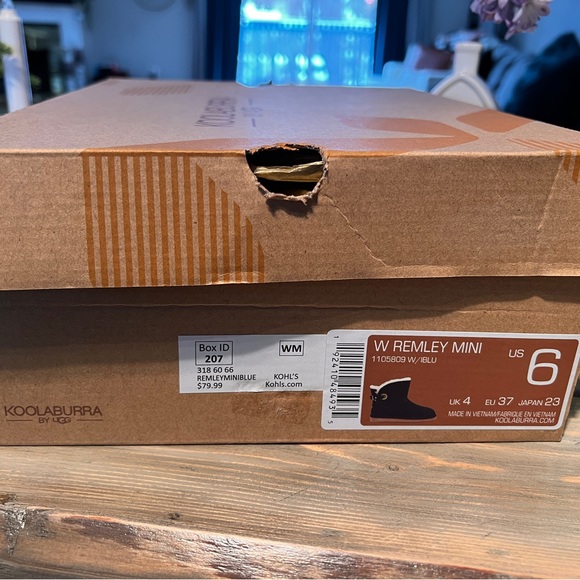 Remley Mini Koolaburra by UGG navy woman’s size 6. - Picture 3 of 7